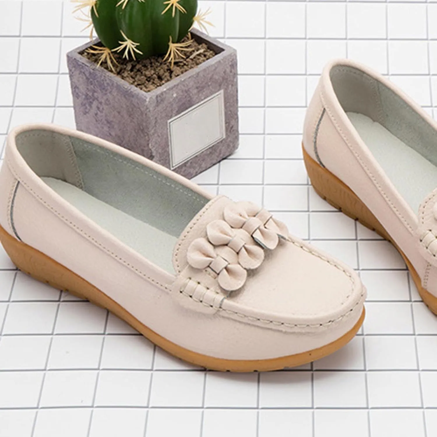 2025 Women's Ruched Embellished Pump Sandals Solid Faux Leather Slip on Loafer Closed Toe Rubber Sole Casual Sandal