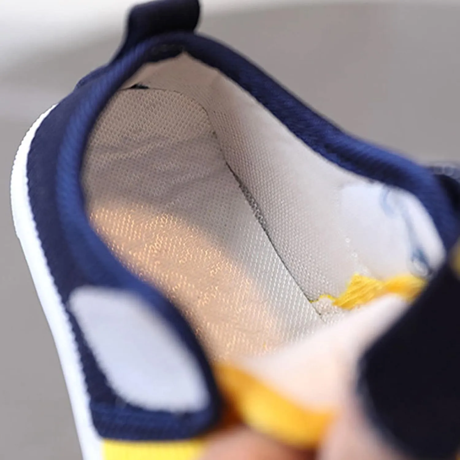 Baby Girls Boys Squeaky Flat Shoes Lightweight Breathable Non-Slip Sneakers Infant First Walking Shoes Outdoor Indoor