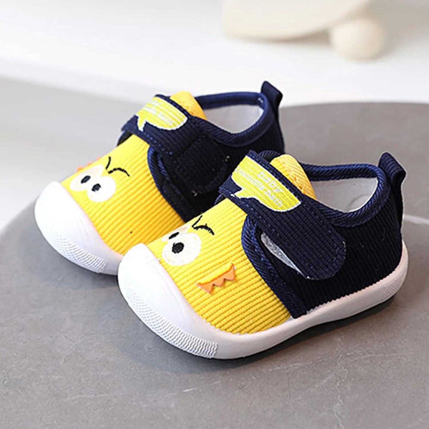 Baby Girls Boys Squeaky Flat Shoes Lightweight Breathable Non-Slip Sneakers Infant First Walking Shoes Outdoor Indoor