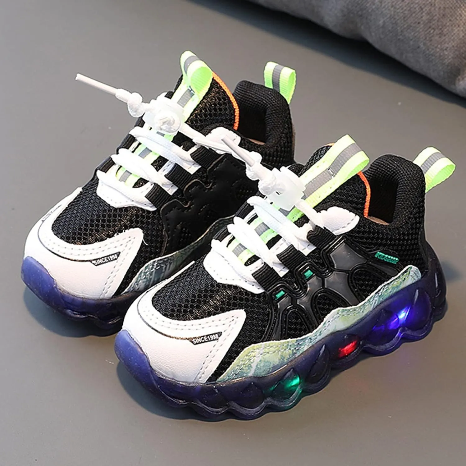 Fashion Light Up Kids Shoes Breathable Soft Sole Lightweight Anti Slip Athletic Sneakers Toddler Glowing Trainer