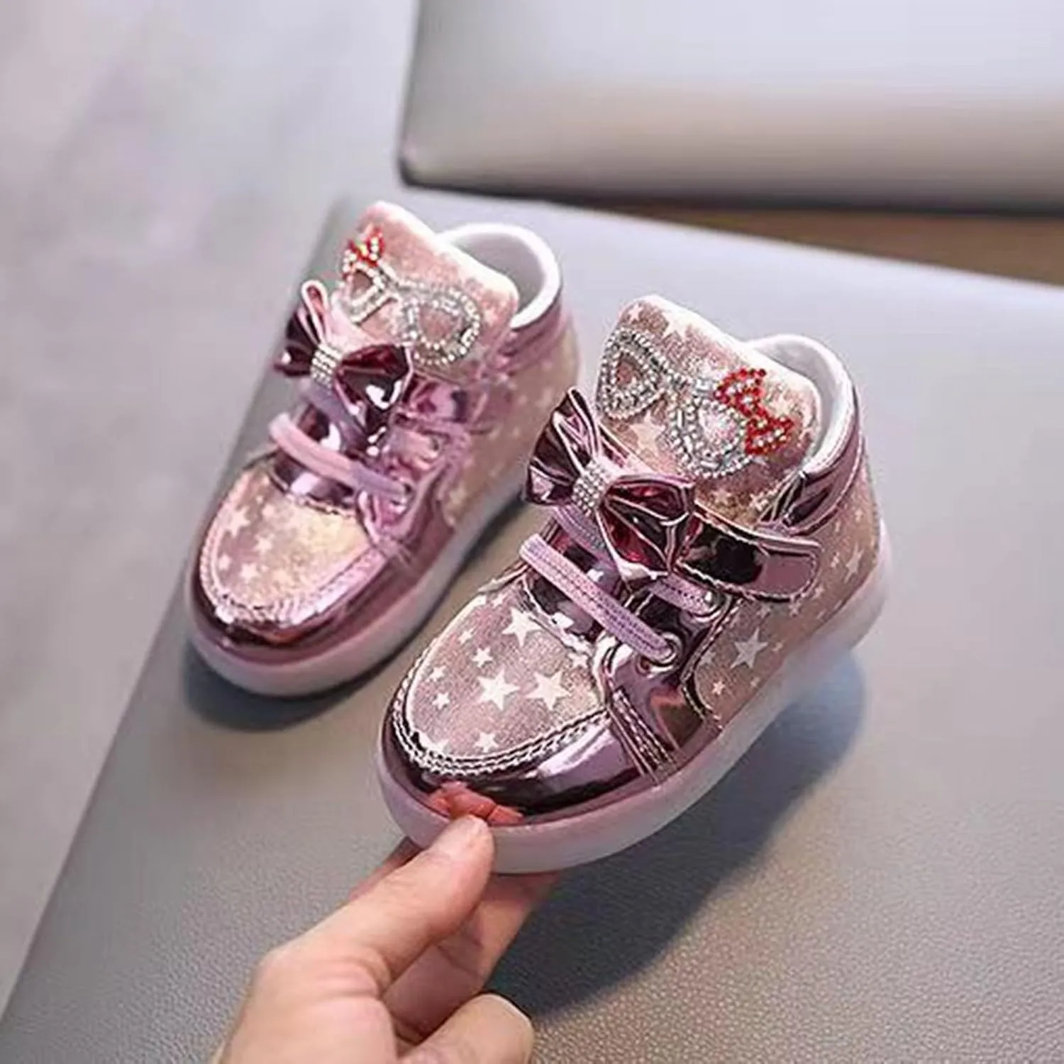 Flashing Sports Shoes for Kids Light-Up Trainers Fashion Glowing Lighted Athletic Shoes Soft High Top Sneakers