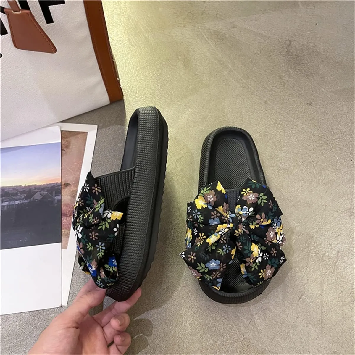 Flower Cloud Sliders for Women Non-Slip Bath Slippers House Quick Drying Slides Pillow Slipper Open Toe Soft Sandals Pink Yellow White Black