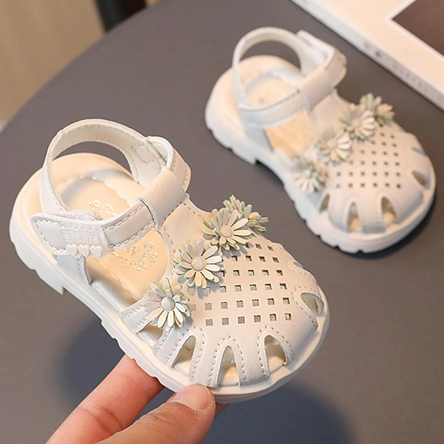 Kids Closed Toe Flower Sandals With Strap Rubber Sole 𝗟ow Heels Soft Beach Shoes Toddler Summer Outdoor Pool Loafers
