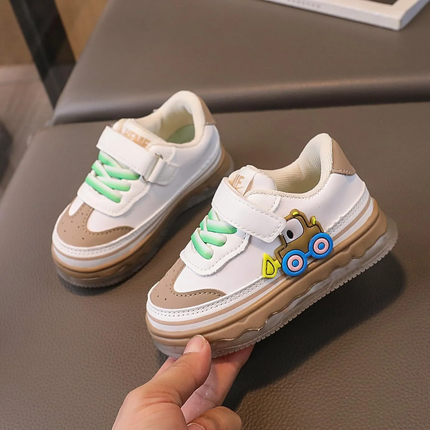 Kids Light Up Flashing Sneaker Athletic Running Shoes Lace-Up Luminous Trainer for Little Girls Boys Casual Shoes