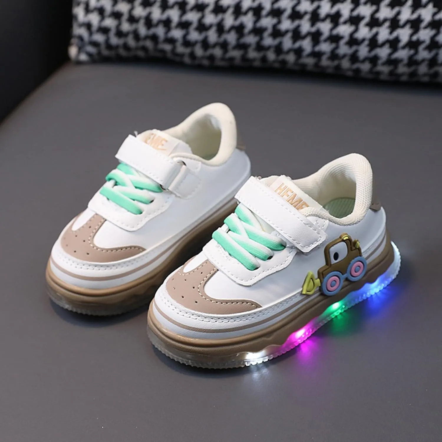 Kids Light Up Flashing Sneaker Athletic Running Shoes Lace-Up Luminous Trainer for Little Girls Boys Casual Shoes