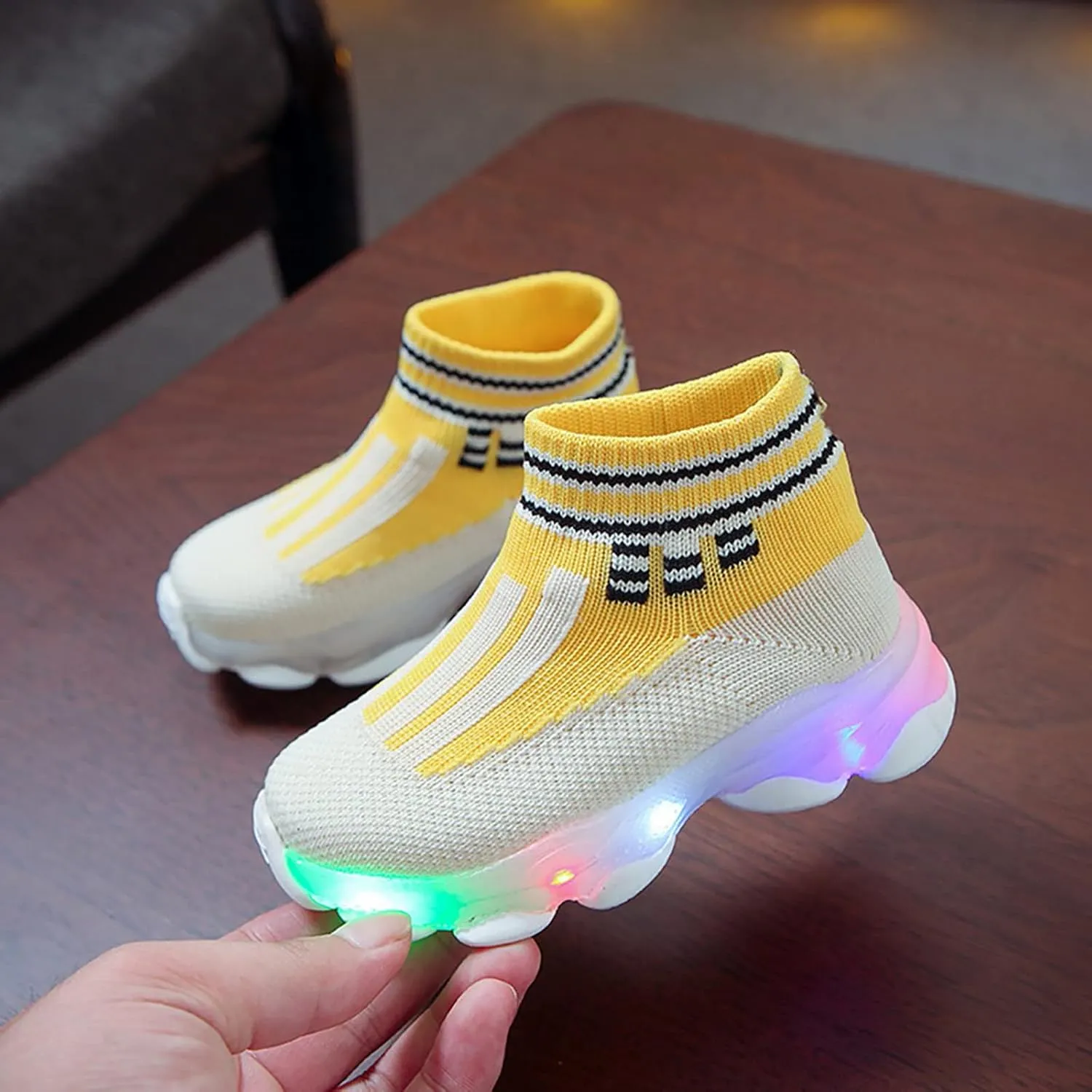 Light Up Shoes Toddler Mesh Lightweight Flashing Breathable Soft Sole Walking Sock Sneakers for Baby Sandals Women