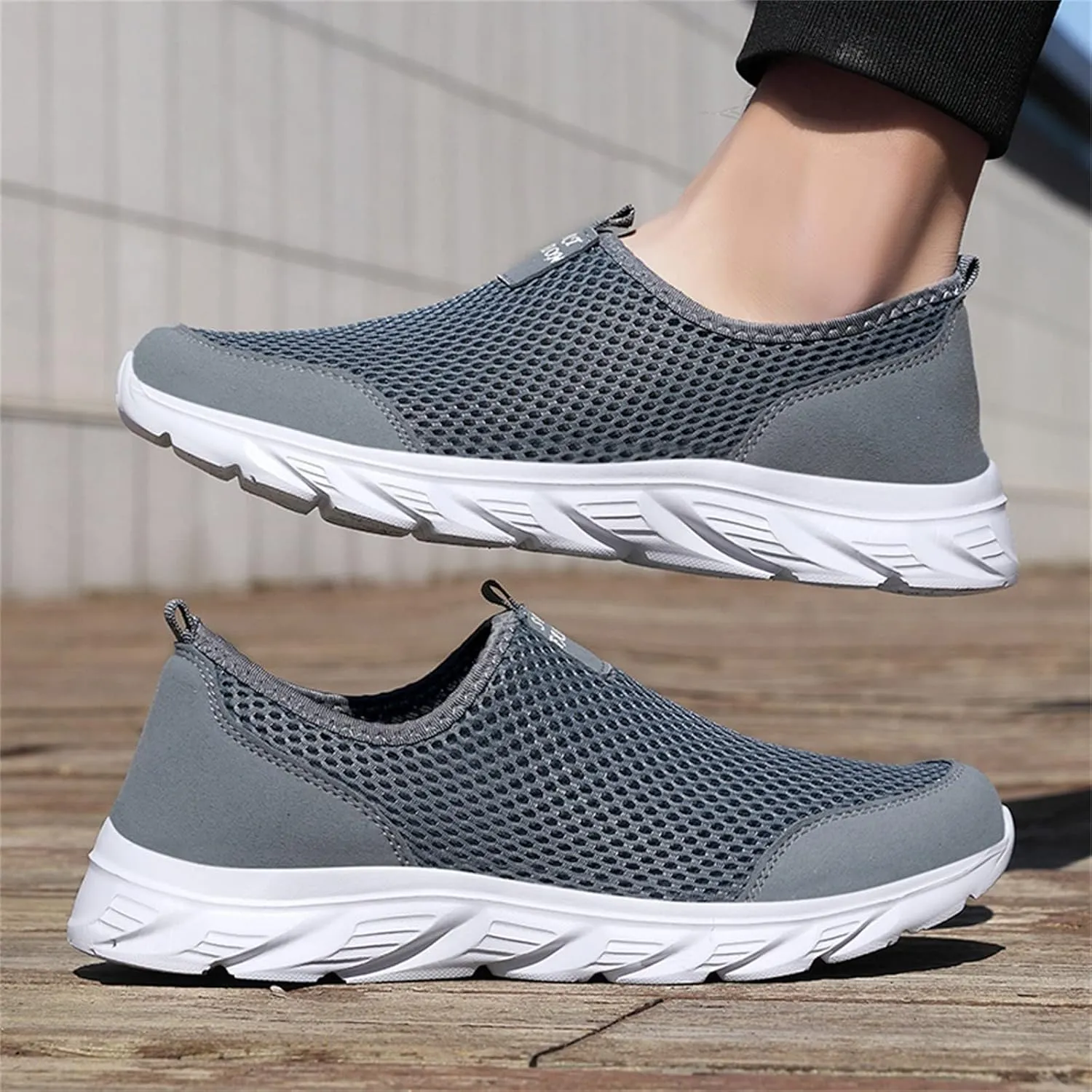 Men Shoes Summer Lightweight Breathable Casual Single Mesh Casual Running Shoes Sneaker Men Leather