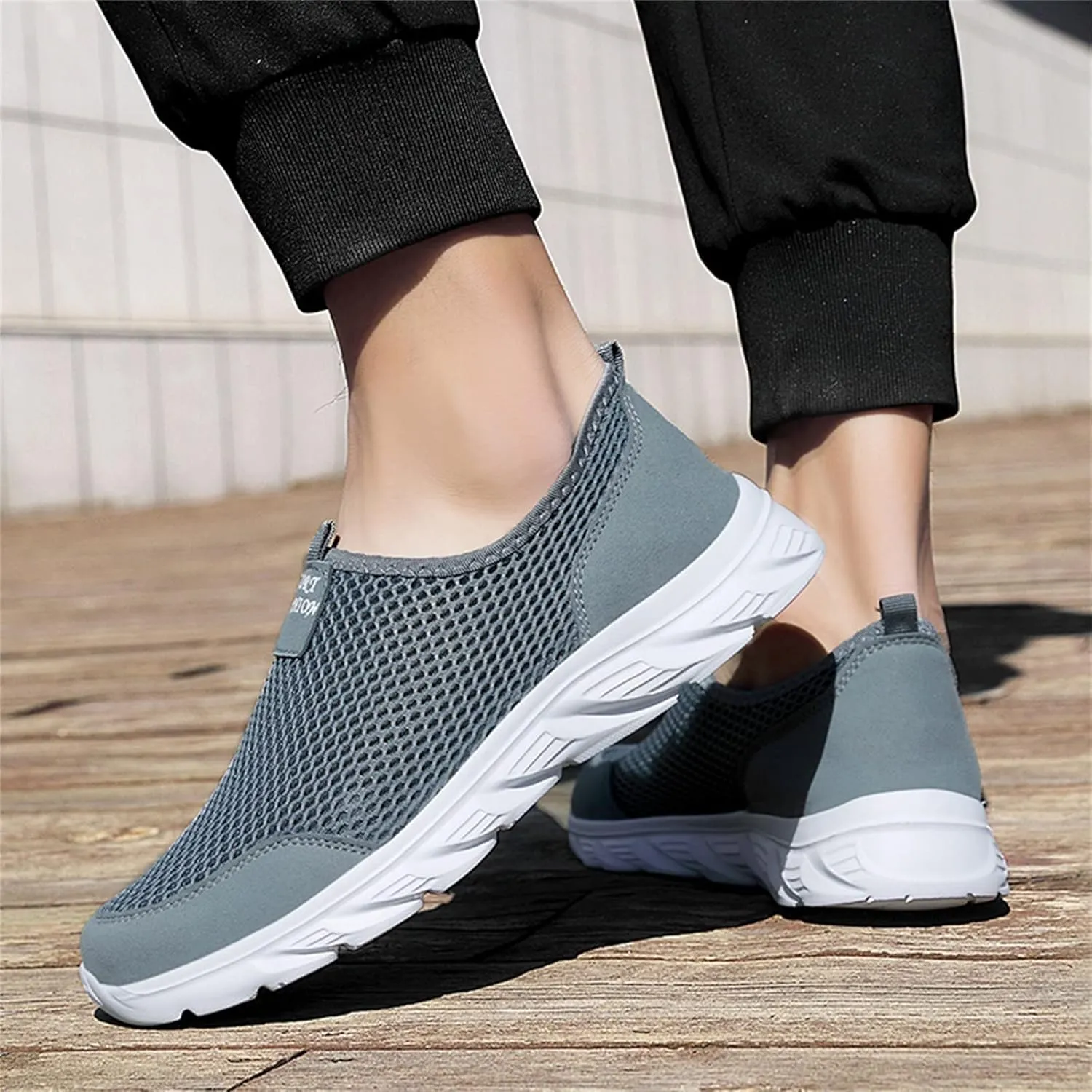 Men Shoes Summer Lightweight Breathable Casual Single Mesh Casual Running Shoes Sneaker Men Leather