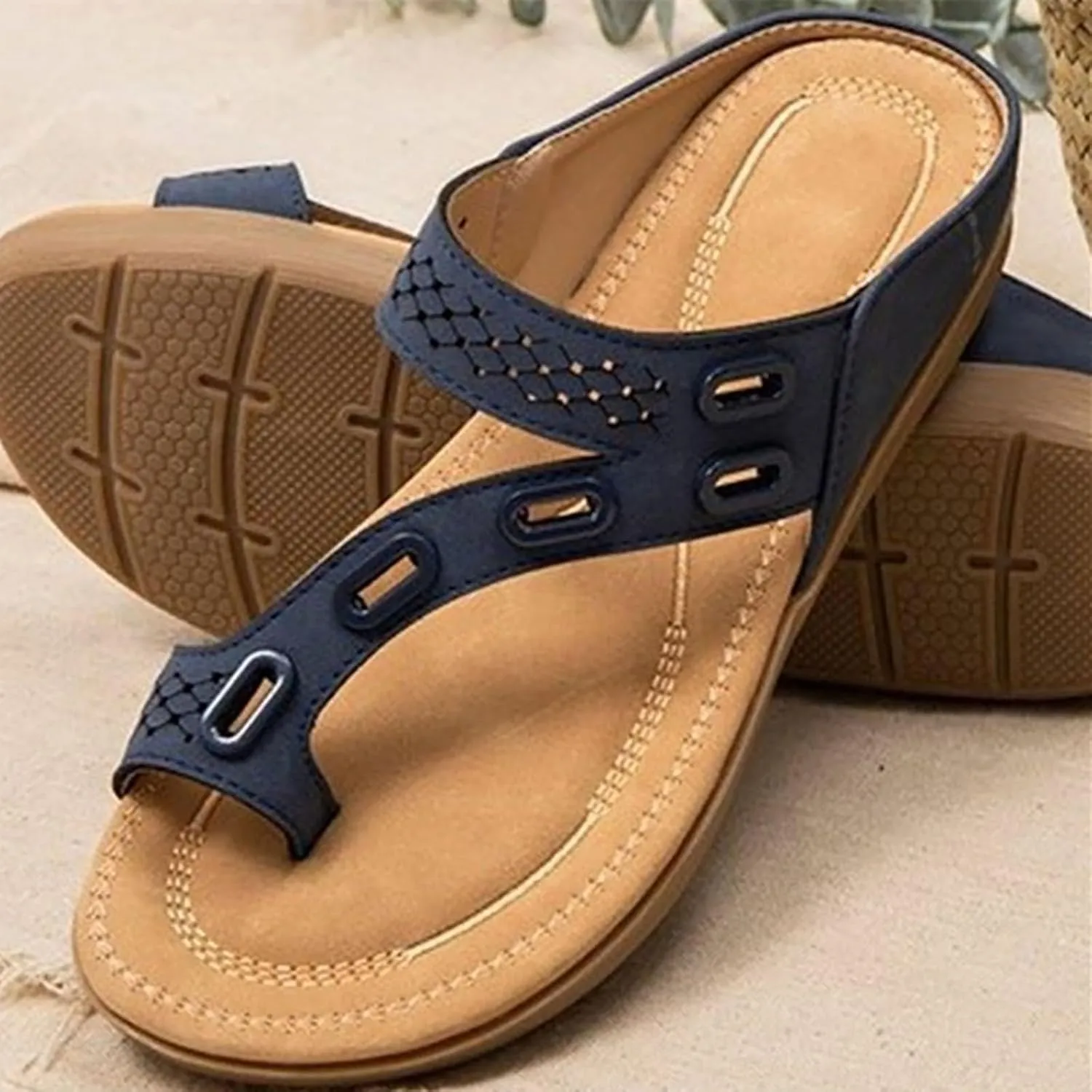 Women's Non-Slip Casual Arch Support Flip Flops Wide Width Platform Wedge Orthopedic Beach Sandal for Woman Hollow Comfortable Boho Dressy Summer 2025 Cute